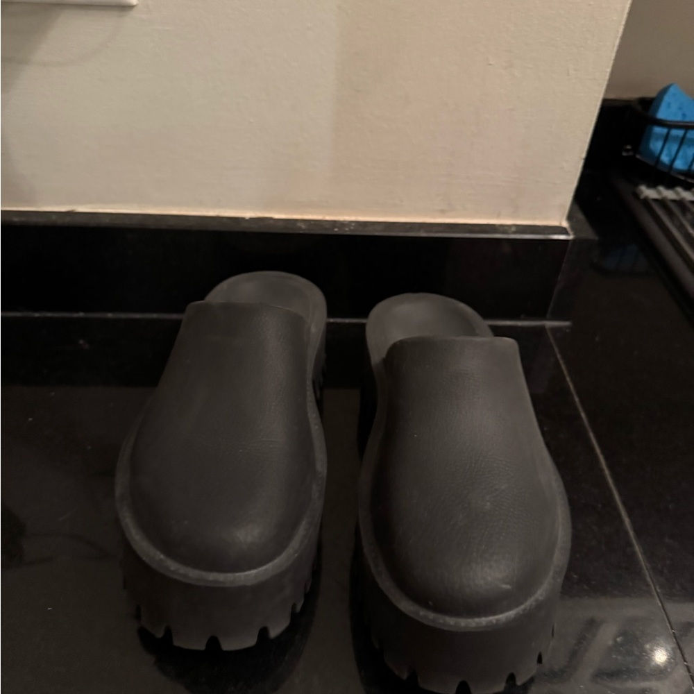 Jeffrey Campbell Black Platform Mules - Picture 2 of 2